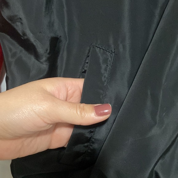 Red windbreaker - Picture 5 of 5